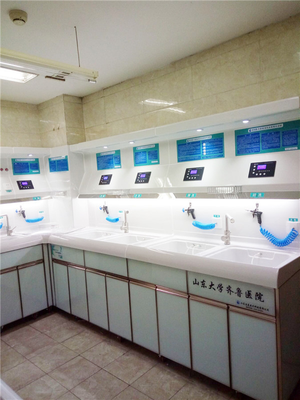 山东大学齐鲁医院内镜清洗工作站安装调试完成