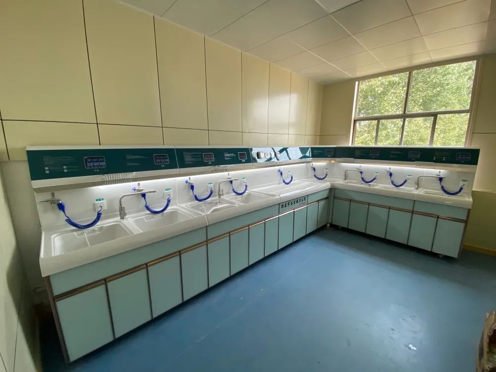 新泰市谷里镇卫生院内镜清洗工作站安装与调试完成